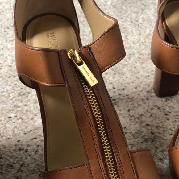 Michael kors brown heels like new size 8.5 - Picture 2 of 6